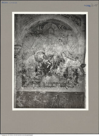 Vorderseite von ICCD [https://www.deutsche-digitale-bibliothek.de/content/lizenzen/rv-ez/] Freskendekoration mit christlichen Motiven zwischen geometrischen und vegetabilen Ornamenten mit Tieren, Inschriften und EngelnChristus thronend zwischen zwei Engeln - Gesamtansicht, bh055502_recto. Foto.