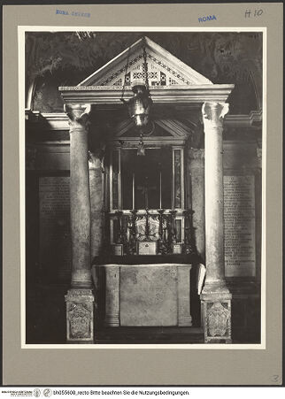 Vorderseite von ICCD [https://www.deutsche-digitale-bibliothek.de/content/lizenzen/rv-ez/] Altarziborium mit antiken Kapitellen und Resten cosmatesken Mosaiks - Frontalansicht, bh055600_recto. Foto.