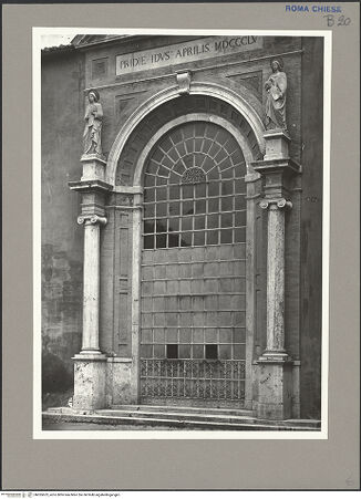 Vorderseite von ICCD [https://www.deutsche-digitale-bibliothek.de/content/lizenzen/rv-ez/] Sant'Agnese fuori le MuraCortile - Hofportal, Nahaufnahme, bh055623_recto. Foto.