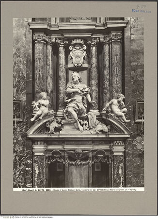 Vorderseite von Alinari [https://www.deutsche-digitale-bibliothek.de/content/lizenzen/rv-ez/] Grabmal des Mario Bolognetti - Frontalansicht: Figuren und Giebel, bh055742_recto. Foto.