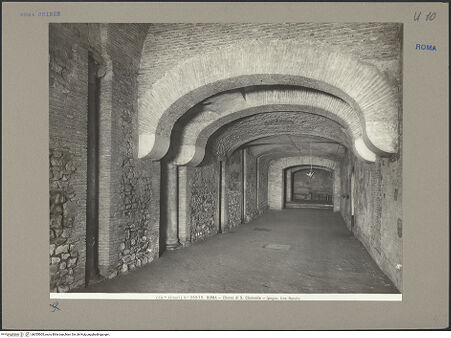 Vorderseite von Alinari [https://www.deutsche-digitale-bibliothek.de/content/lizenzen/rv-ez/] San Clemente - ein Schiff der Unterkirche, bh055905_recto. Foto.