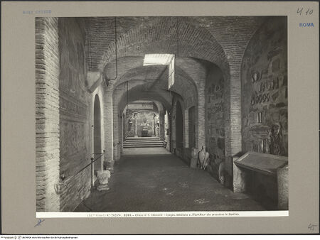 Vorderseite von Alinari [https://www.deutsche-digitale-bibliothek.de/content/lizenzen/rv-ez/] San Clemente - ein Schiff der Unterkirche, bh055906_recto. Foto.