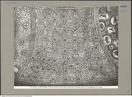 Vorderseite von Alinari [https://www.deutsche-digitale-bibliothek.de/content/lizenzen/rv-ez/] Mosaik mit geometrischen Figuren (Rauten, Sterne), Perlschnüren und Delfinen - , bh055955_recto. Foto.