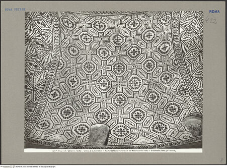 Vorderseite von Alinari [https://www.deutsche-digitale-bibliothek.de/content/lizenzen/rv-ez/] Mosaik mit geometrischen Figuren (Kreuze, Oktogone, Hexagone) - , bh055956_recto. Foto.