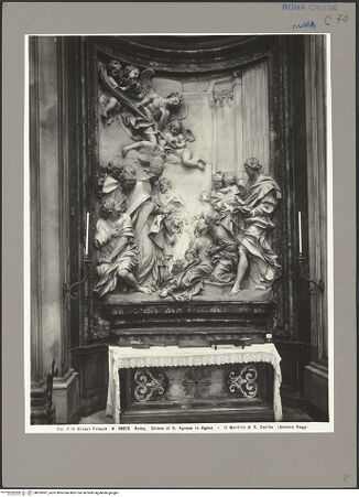 Vorderseite von Alinari [https://www.deutsche-digitale-bibliothek.de/content/lizenzen/rv-ez/] Tod der heiligen Cäcilia im Beisein von Papst Paschalis I. und dem heiligen Maximus - Gesamtansicht mit Rahmung und Altar, bh055997_recto. Foto.