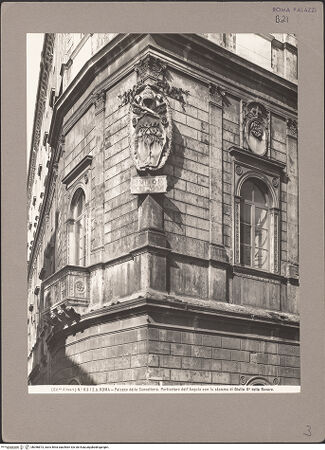 Vorderseite von Alinari [https://www.deutsche-digitale-bibliothek.de/content/lizenzen/rv-ez/] Palazzo della Cancelleria - Südostecke, 1. Obergeschoss mit Papstwappen Julius' II., von Osten, bh056873_recto. Foto.