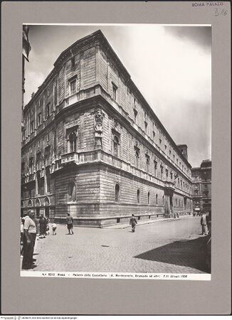 Vorderseite von Alinari [https://www.deutsche-digitale-bibliothek.de/content/lizenzen/rv-ez/] Palazzo della CancelleriaOstfassade - Ansicht von Süden, bh056875_recto. Foto.