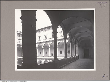 Vorderseite von ICCD [https://www.deutsche-digitale-bibliothek.de/content/lizenzen/rv-ez/] Palazzo della Cancelleria - Erstes Obergeschoss, bh057343_recto. Foto.