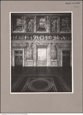 Vorderseite von ICCD (GFN) [https://www.deutsche-digitale-bibliothek.de/content/lizenzen/rv-ez/] Palazzo della ValleSalone - Innenansicht zur Saalecke und zum Kamin, bh057498_recto. Foto.