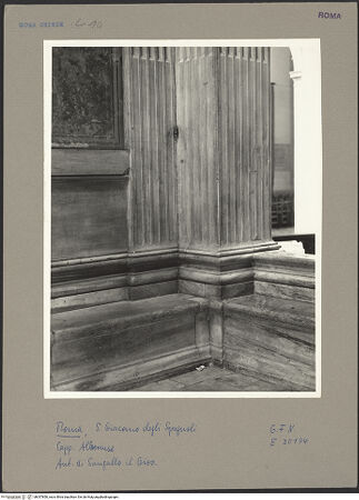 Vorderseite von ICCD [https://www.deutsche-digitale-bibliothek.de/content/lizenzen/rv-ez/] San Giacomo degli SpagnoliCappella di San Giacomo - Detail: Pilaster-Ecklösung, Sockelzone, bh057850_recto. Foto.