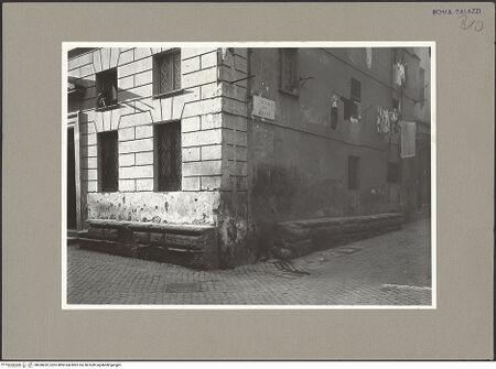 Vorderseite von ICCD [https://www.deutsche-digitale-bibliothek.de/content/lizenzen/rv-ez/] Palazzo dei Tribunali - Fassade, Eckansicht, bh058282_recto. Foto.