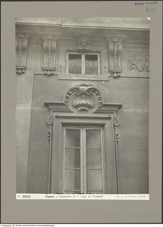 Vorderseite von Archivio Fotografico Musei Vaticani [https://www.deutsche-digitale-bibliothek.de/content/lizenzen/rv-ez/] San Luigi dei FrancesiPalazzo di San Luigi - Fassade, Detail: Fenster, bh058852_recto. Foto.