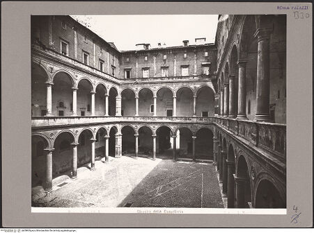 Vorderseite von Archivio Fotografico Musei Vaticani [https://www.deutsche-digitale-bibliothek.de/content/lizenzen/rv-fz/] Palazzo della Cancelleria - , bh058929_recto. Foto: Moscioni, Romualdo.
