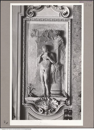Vorderseite von ICCD [https://www.deutsche-digitale-bibliothek.de/content/lizenzen/rv-ez/] Palazzo ColonnaCoffee House - Hellenistisches Relief mit einem Syrinx spielenden Jüngling, bh059918_recto. Foto.