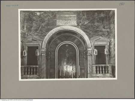 Vorderseite von Soprintendenza BAS ROMA [https://www.deutsche-digitale-bibliothek.de/content/lizenzen/rv-ez/] Oratorio del Gonfalone - Blick in den Altarraum, bh060817_recto. Foto.