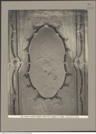 Vorderseite von Alinari [https://www.deutsche-digitale-bibliothek.de/content/lizenzen/rv-ez/] Casino Venier - Tür rechts der Fensterfront, bh063818_recto. Foto.