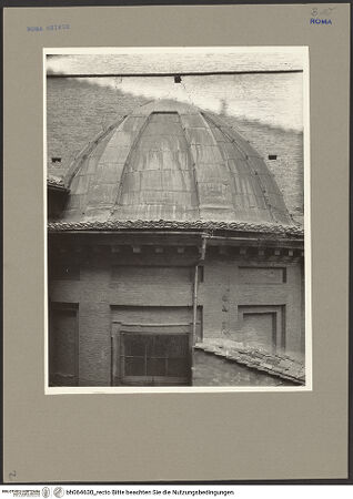 Vorderseite von ICCD [https://www.deutsche-digitale-bibliothek.de/content/lizenzen/rv-ez/] Sant'Atanasio dei Greci - Außenansicht der Apsis, bh064630_recto. Foto.