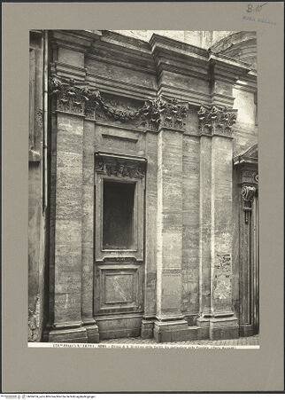 Vorderseite von Alinari [https://www.deutsche-digitale-bibliothek.de/content/lizenzen/rv-ez/] San Girolamo della CaritàFassade - Detail: Nische, bh064754_recto. Foto.