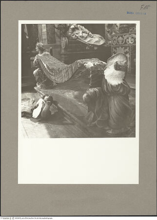 Vorderseite von Sopr. Mon. Laz. [https://www.deutsche-digitale-bibliothek.de/content/lizenzen/rv-ez/] KapellenaussstattungBrüstung in Form von Engeln mit Kommuniontuch - Detail: Zustand mit zerbrochenem Engel rechts, April 1959, bh064922_recto. Foto.