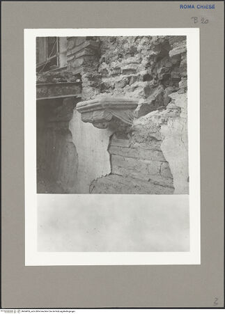 Vorderseite von Sopr.Mon.Lazio [https://www.deutsche-digitale-bibliothek.de/content/lizenzen/rv-ez/] Sant'Agnese fuori le MuraFassade - Detail: während der Restaurierung 1957, bh064926_recto. Foto.