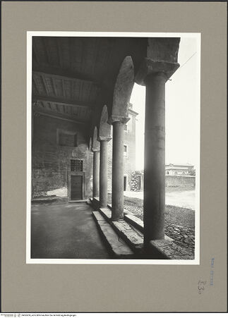 Vorderseite von ICCD (GFN) [https://www.deutsche-digitale-bibliothek.de/content/lizenzen/rv-ez/] Santo Stefano Rotondo - Portikus innen, bh065200_recto. Foto.