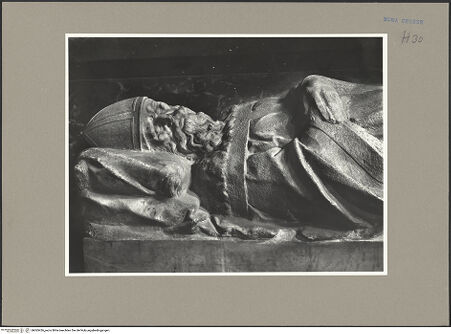 Vorderseite von ICCD [https://www.deutsche-digitale-bibliothek.de/content/lizenzen/rv-ez/] Grabmal des Bischofs Mattia Grifoni (gest. 1567) - Gisant, Detail: Oberkörper, bh065426_recto. Foto.