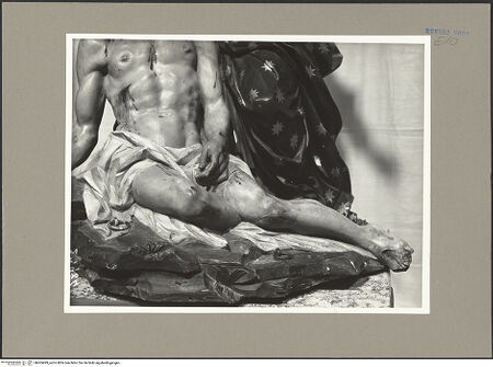 Vorderseite von ICCD [https://www.deutsche-digitale-bibliothek.de/content/lizenzen/rv-ez/] Pietà - Detail: Unterkörper Christi, bh065499_recto. Foto.