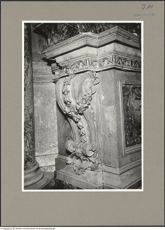 Vorderseite von ICCD [https://www.deutsche-digitale-bibliothek.de/content/lizenzen/rv-ez/] Altar des Heiligen Filippo Neri - Detail: linke Flanke des Altarblocks, bh065532_recto. Foto.