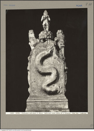 Vorderseite von Alinari [https://www.deutsche-digitale-bibliothek.de/content/lizenzen/rv-ez/] Altar des Mithrasheiligtums - , bh065916_recto. Foto.