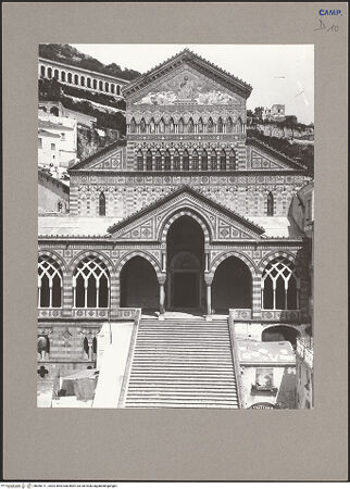 Vorderseite von Sopr. BAS NA [https://www.deutsche-digitale-bibliothek.de/content/lizenzen/rv-ez/] Duomo - Gesamtansicht, bh066111_recto. Foto.