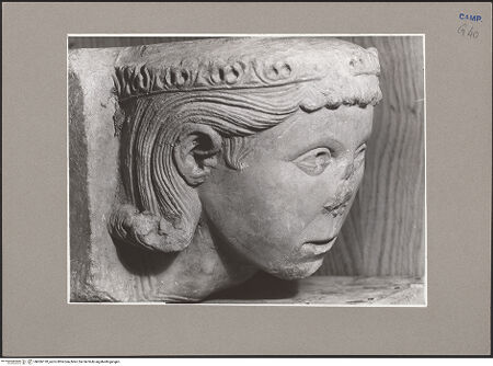 Vorderseite von Sopr. BAS NA [https://www.deutsche-digitale-bibliothek.de/content/lizenzen/rv-ez/] Gekrönter Männerkopf - seitliche Ansicht von links, bh066120_recto. Foto.