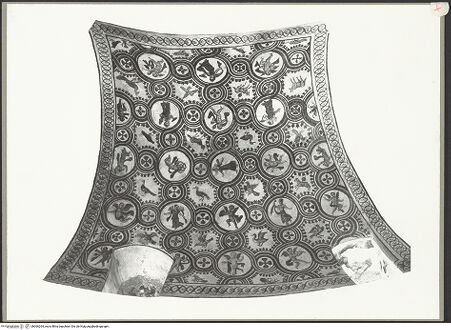 Vorderseite von ICCD [https://www.deutsche-digitale-bibliothek.de/content/lizenzen/rv-ez/] Mosaik mit Amoretten und Vögeln - Gesamtaufnahme, bh066264_recto. Foto.