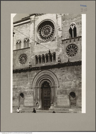 Vorderseite von Hanke (Bonn) [https://www.deutsche-digitale-bibliothek.de/content/lizenzen/rv-ez/] San FelicianoSüdwestliche Querhausfassade - Gesamtansicht, bh069137_recto. Foto: Hanke, Heinz.