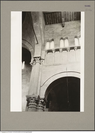 Vorderseite von Hanke (Bonn) [https://www.deutsche-digitale-bibliothek.de/content/lizenzen/rv-ez/] Pieve di Santa Maria - Nordöstlicher Vierungspfeiler, Detail, bh069247_recto. Foto: Hanke, Heinz.