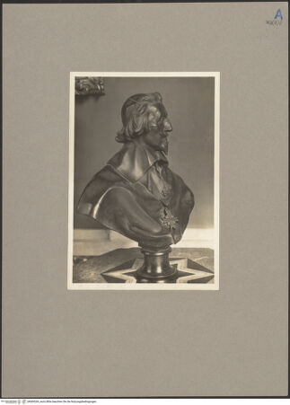 Vorderseite von Bibliotheca Hertziana [https://www.deutsche-digitale-bibliothek.de/content/lizenzen/rv-fz/] Büste Kardinal Richelieus - Gesamtansicht des rechten Profils, bh069269_recto. Foto.