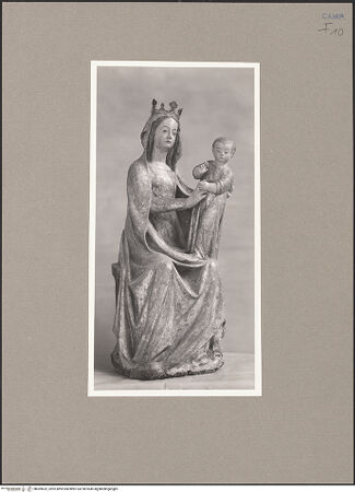 Vorderseite von Sopr. BAS NA [https://www.deutsche-digitale-bibliothek.de/content/lizenzen/rv-ez/] San Felice MartireMadonna - Frontalansicht, bh069632_recto. Foto.