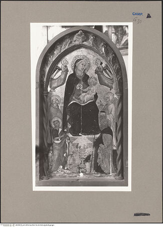 Vorderseite von Sopr. BAS NA [https://www.deutsche-digitale-bibliothek.de/content/lizenzen/rv-ez/] Thronende Madonna mit Engeln und Heiligen - Gesamtansicht, bh069659_recto. Foto.