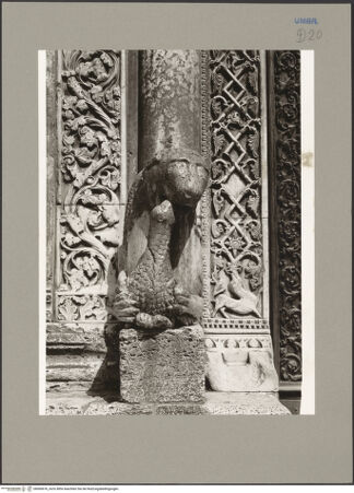 Vorderseite von Hanke (Bonn) [https://www.deutsche-digitale-bibliothek.de/content/lizenzen/rv-ez/] SeitenportalLinker Portallöwe - Gesamtansicht, bh069676_recto. Foto: Hanke, Heinz.