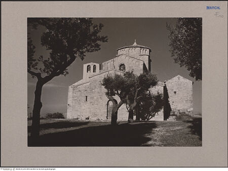 Vorderseite von Hanke (Bonn) [https://www.deutsche-digitale-bibliothek.de/content/lizenzen/rv-fz/] Santa Maria di Portonovo - Westfassade von Westen, bh069678_recto. Foto: Hanke, Heinz.