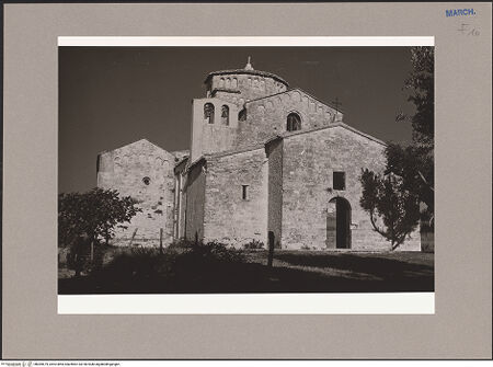 Vorderseite von Hanke (Bonn) [https://www.deutsche-digitale-bibliothek.de/content/lizenzen/rv-fz/] Santa Maria di Portonovo - Westfassade von Nordwesten, bh069679_recto. Foto: Hanke, Heinz.