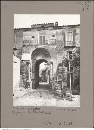 Vorderseite von Bibliotheca Hertziana [https://www.deutsche-digitale-bibliothek.de/content/lizenzen/rv-fz/] Arco di Diana (Eingangstor zum ehemaligen Klosterkomplex) - Ansicht von Süden, bh069752_recto. Foto: Sansaini, Renato.