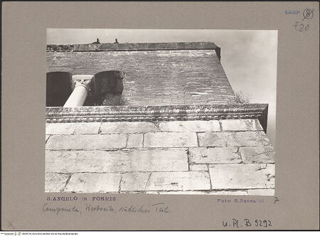 Vorderseite von Bibliotheca Hertziana [https://www.deutsche-digitale-bibliothek.de/content/lizenzen/rv-fz/] Sant'Angelo in Formis - Ansicht der Westseite, bh069755_recto. Foto: Sansaini, Renato.