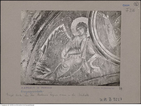 Vorderseite von Bibliotheca Hertziana [https://www.deutsche-digitale-bibliothek.de/content/lizenzen/rv-fz/] PortalObere Lünette: Von zwei Engeln getragenes Medaillon mit Maria Regina - Detail: linker Engel, bh069822_recto. Foto: Sansaini, Renato.