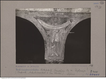 Vorderseite von Bibliotheca Hertziana [https://www.deutsche-digitale-bibliothek.de/content/lizenzen/rv-fz/] Szenen aus dem Neuen Testament und ProphetenNordwand: Szenen aus dem Leben Christi und ProphetenArkadenzwickel mit der Darstellung von einer Sibylle, ganzfigurigen Propheten und KönigenProphet Sophonias - Gesamtansicht, bh069837_recto. Foto: Sansaini, Renato.