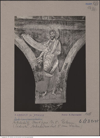 Vorderseite von Bibliotheca Hertziana [https://www.deutsche-digitale-bibliothek.de/content/lizenzen/rv-fz/] Szenen aus dem Neuen Testament und ProphetenSüdwand: Szenen aus dem Leben Christi und ProphetenArkadenzwickel: Ganzfigurige Prophetendarstellungen mit Namensbezeichnung und SpruchbandProphet Bileam - Gesamtansicht, bh069846_recto. Foto: Sansaini, Renato.