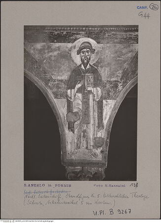 Vorderseite von Bibliotheca Hertziana [https://www.deutsche-digitale-bibliothek.de/content/lizenzen/rv-fz/] Szenen aus dem Alten Testament, Martyriumsszene und HeiligendarstellungenArkadenzwickel des nördlichen Seitenschiffes: Darstellung männlicher HeiligerHeiliger Theologe der Ostkirche mit Buch - Gesamtansicht, bh069855_recto. Foto: Sansaini, Renato.