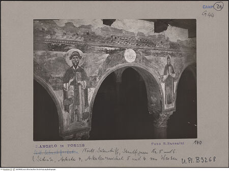 Vorderseite von Bibliotheca Hertziana [https://www.deutsche-digitale-bibliothek.de/content/lizenzen/rv-fz/] Szenen aus dem Alten Testament, Martyriumsszene und HeiligendarstellungenArkadenzwickel des nördlichen Seitenschiffes: Darstellung männlicher Heiliger - Standfiguren: Heilige, bh069860_recto. Foto: Sansaini, Renato.