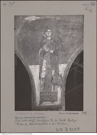 Vorderseite von Bibliotheca Hertziana [https://www.deutsche-digitale-bibliothek.de/content/lizenzen/rv-fz/] Szenen aus dem Alten Testament, Martyriumsszene und HeiligendarstellungenArkadenzwickel des südlichen Seitenschiffes: Darstellung weiblicher HeiligerWeibliche Heilige - Gesamtansicht, bh069864_recto. Foto: Sansaini, Renato.