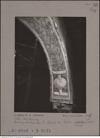 Vorderseite von Bibliotheca Hertziana [https://www.deutsche-digitale-bibliothek.de/content/lizenzen/rv-ez/] SüdwandBogenlaibungen - Sechste Arkade, westlicher Teil, bh069940_recto. Foto: Sansaini, Renato.