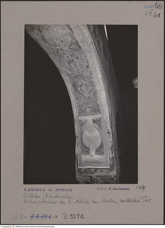 Vorderseite von Bibliotheca Hertziana [https://www.deutsche-digitale-bibliothek.de/content/lizenzen/rv-ez/] SüdwandBogenlaibungen - Dritte Arkade, westlicher Teil, bh069943_recto. Foto: Sansaini, Renato.